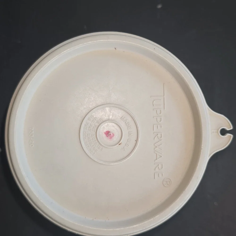 Vintage Tupperware Servalier Small Bowl 732-4 with‎ Lid 733-20 White Cream USA
